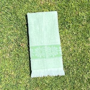 Vtg Cannon Santa Cruz Scroll Hand Towel Mint Green USA Sculpted Fringed MCM GUC